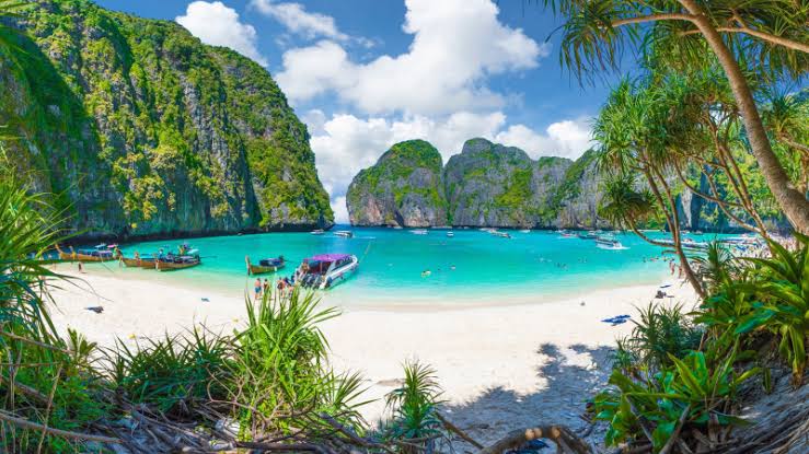 Thailand travel with tropical beach scenery